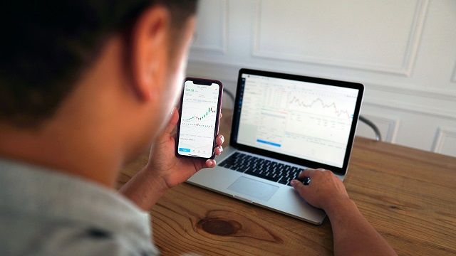 Российский рынок пытается выйти в плюс после данных по инфляции