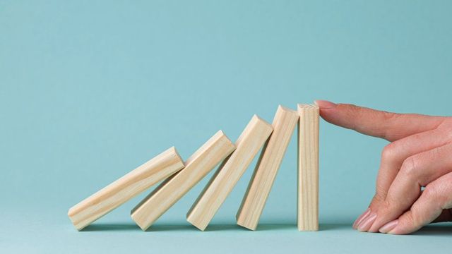 Эйфория сменилась осторожностью, нефть дешевеет, риски остаются