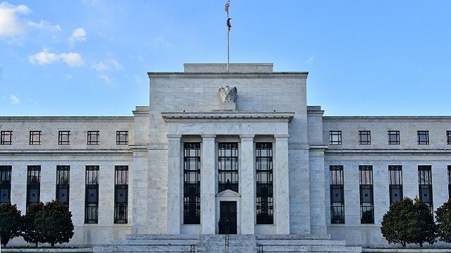 ФРС США сохранила ставку на уровне 3,5-3,75% на первом заседании с Уоршем