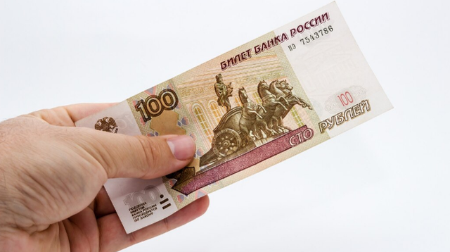 Рубль вернулся к ослаблению после сообщения Минфина