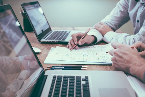 Нужно постепенно возобновлять раскрытие финотчетности на фондовом рынке РФ - Белоусов