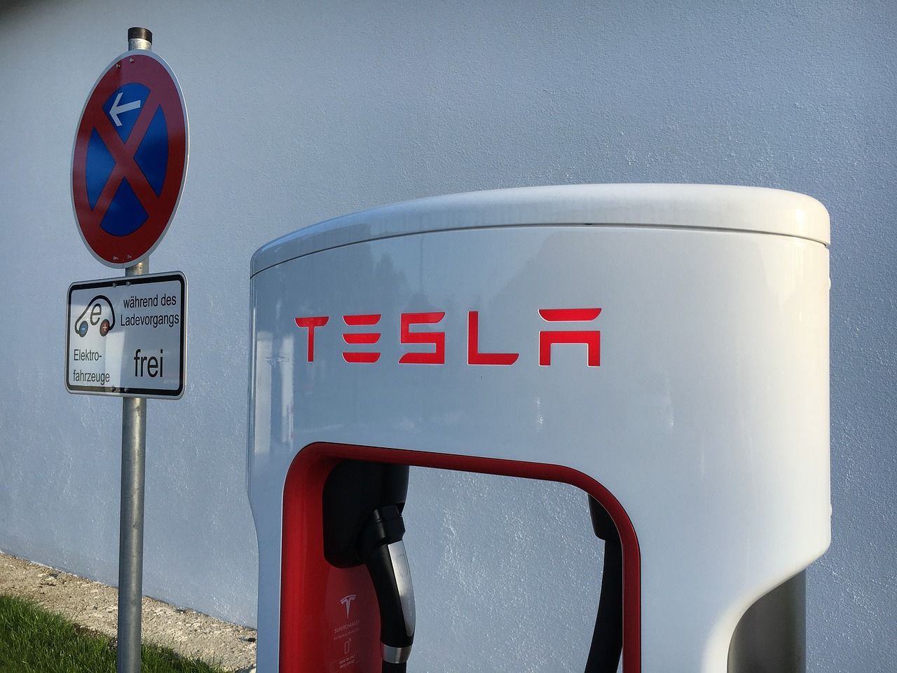 Поставки электромобилей Tesla в I квартале увеличились на 36% - до 423 тысяч машин