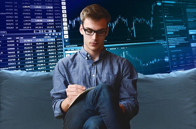 Объем торгов на СПБ Бирже в марте снизился на 43,5% к февралю