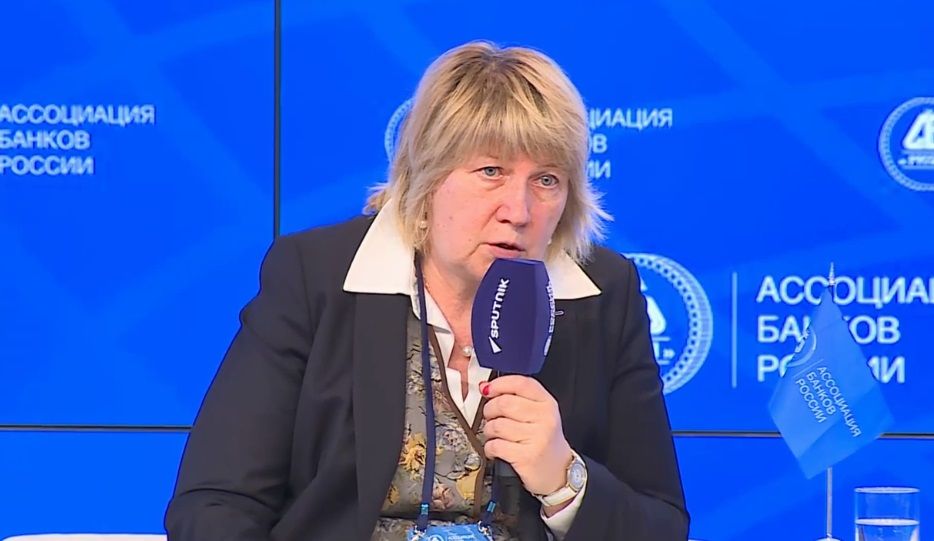 Среди ключевых вызовов структурной трансформации экономики России - устойчивый рост расходов и санкционное давление
