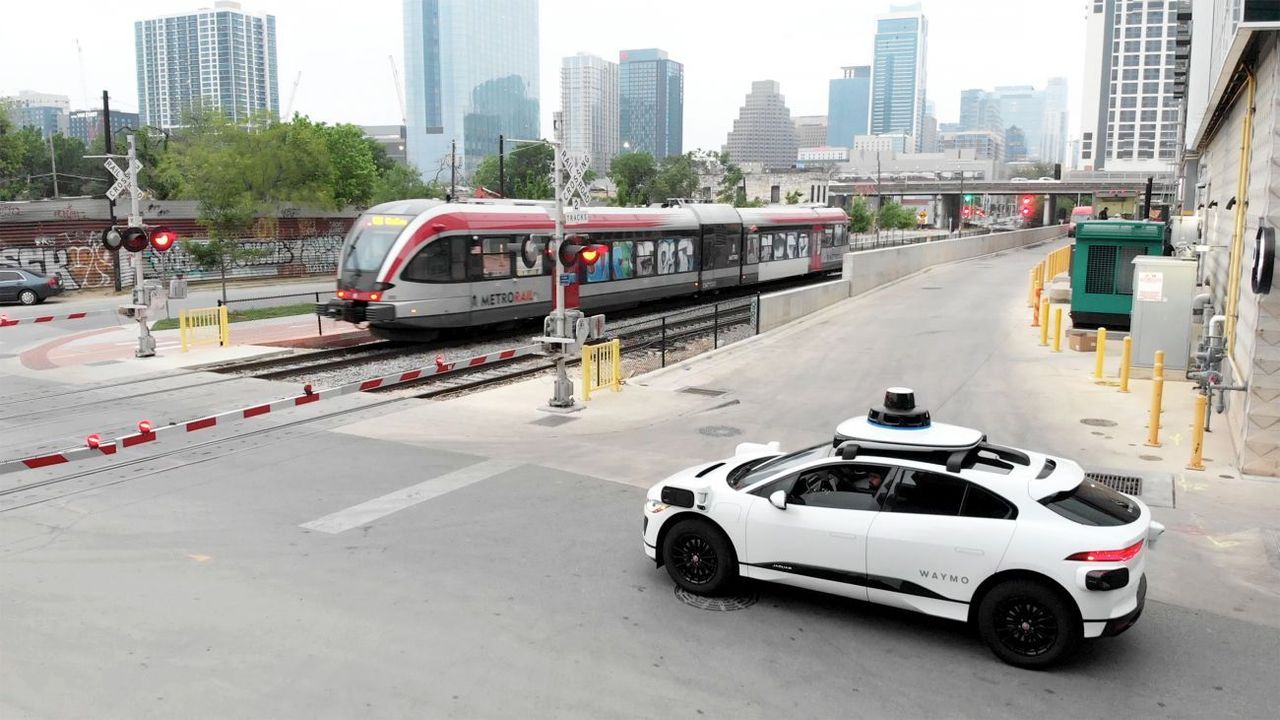Waymo запустила сервис беспилотного такси в Техасе