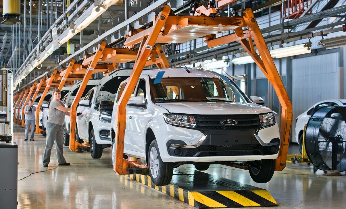 АВТОВАЗ» перезапускает производство Lada Largus — Финам.Ру