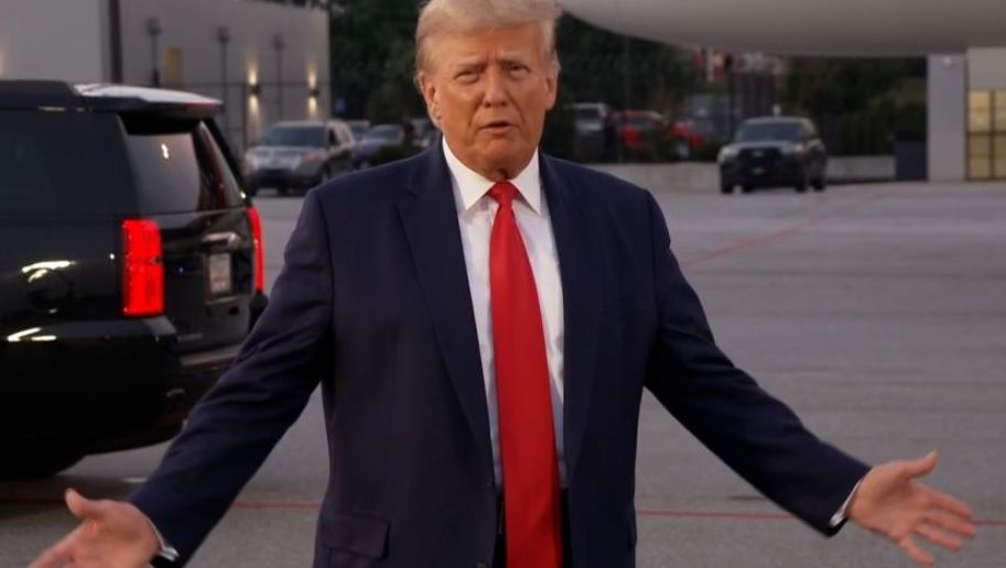 Дональд Трамп, побывав в тюрьме, вышел под залог