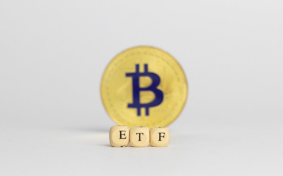 Гонконг планирует одобрить свои первые спотовые биткоин-ETF в апреле —  Финам.Ру