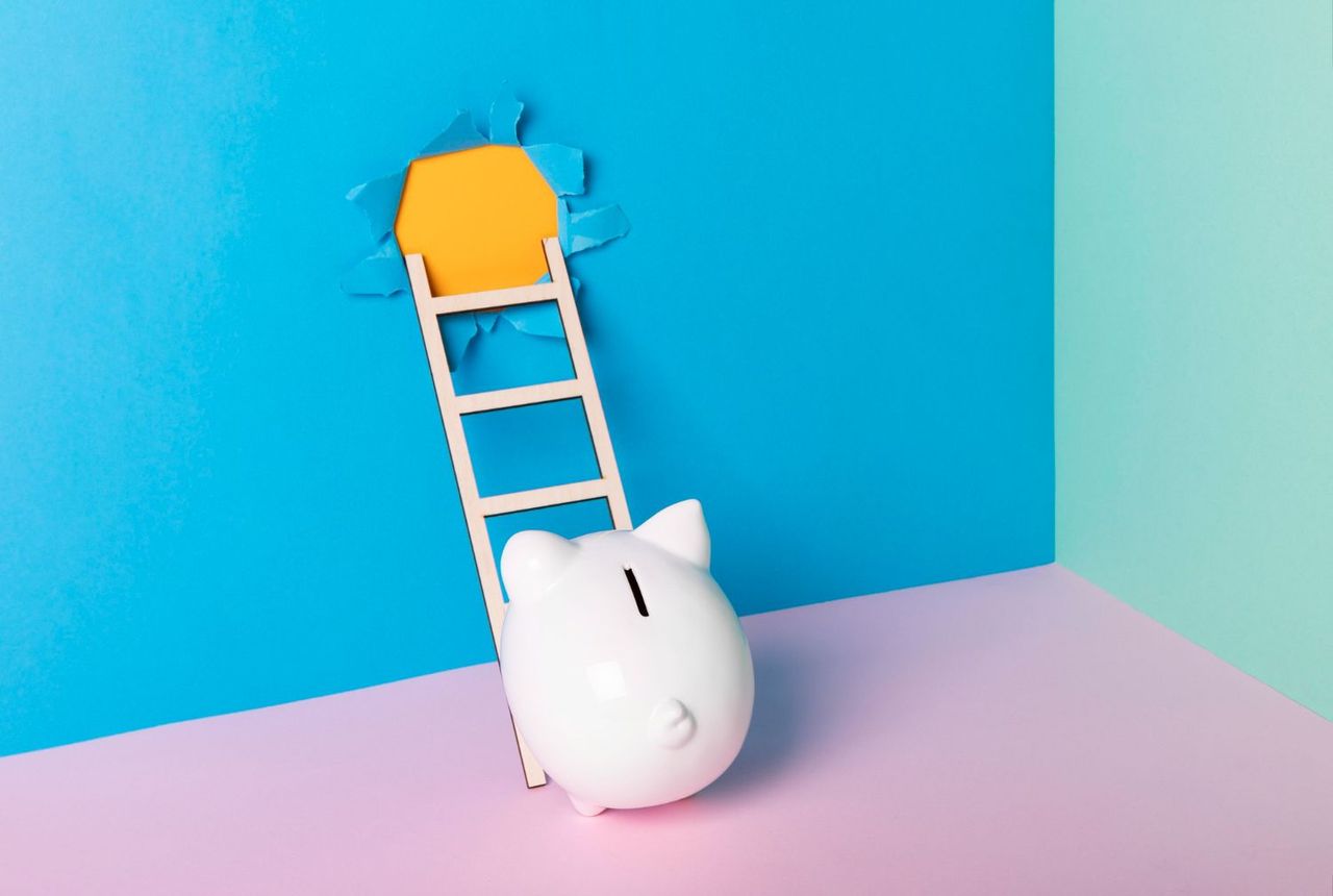 Средняя зарплата в России впервые превысила 80 тысяч рублей