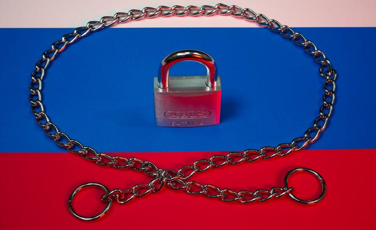 Британия расширила санкции против России, добавив в список две компании и пять судов