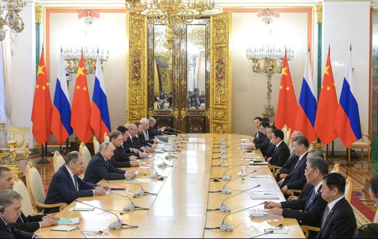 http://kremlin.ru/events/president/transcripts/76871/photos/81162