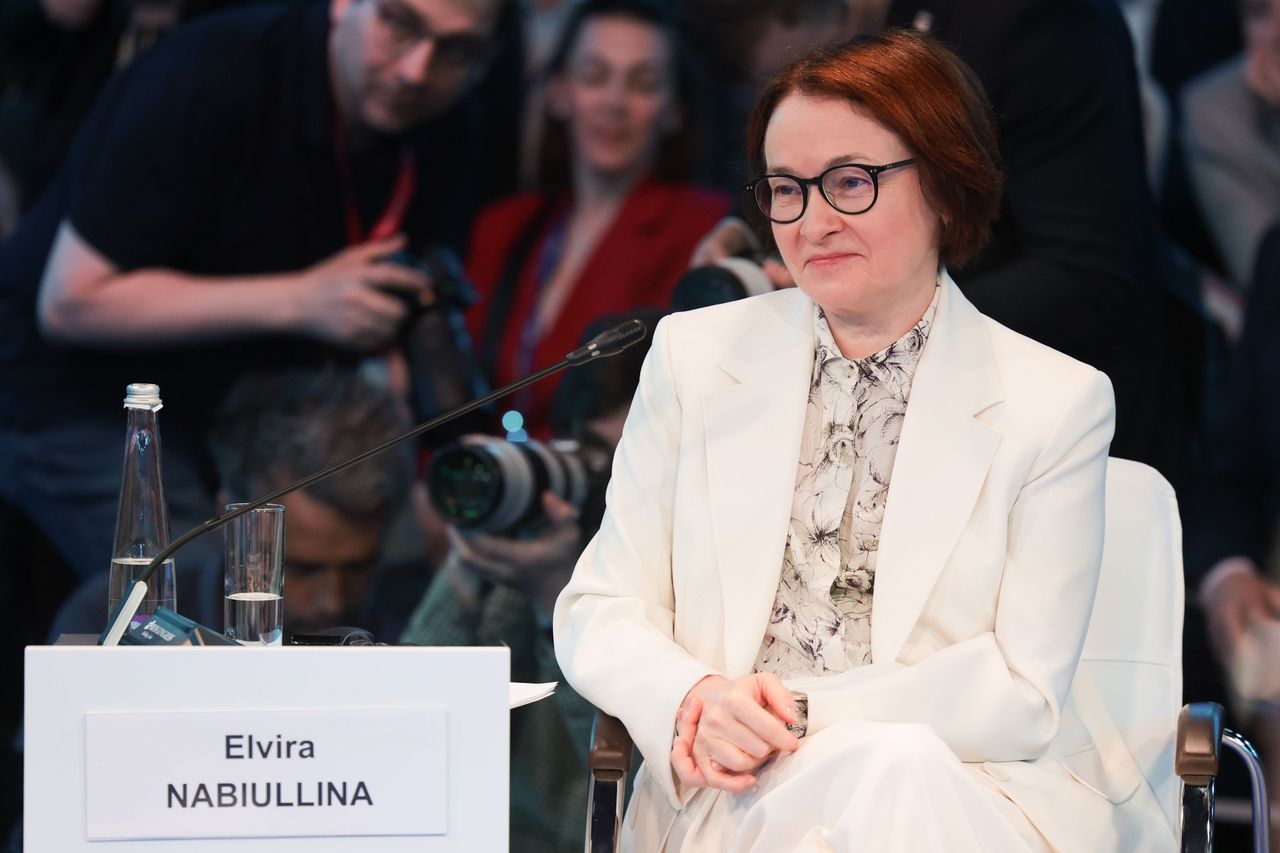 Рецессия, 100 рублей за доллар и чиновники-лабубу. Чем запомнится ПМЭФ-2025